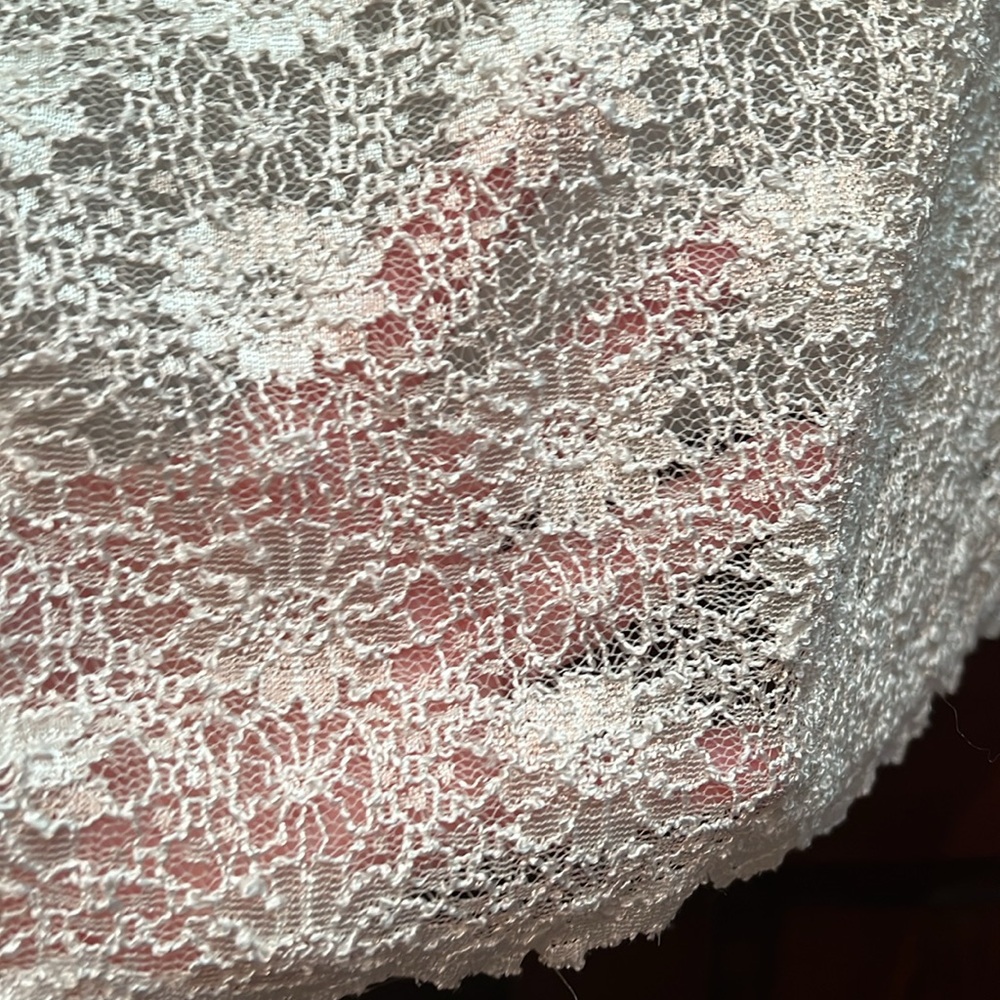 Tahari Embroidered shell with lining - Picture 3 of 4